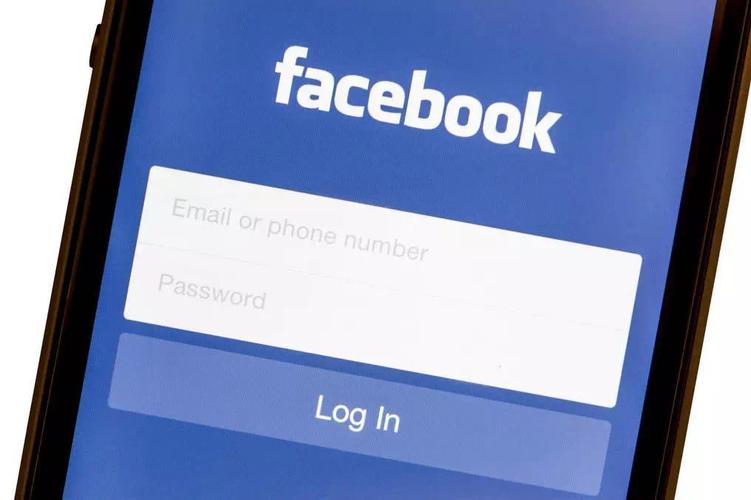 Facebook Tests Hiding Comment Replies by Default
