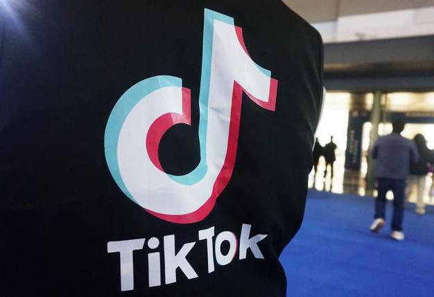 TikTok Introduces “Auto-Translate” for Captions 