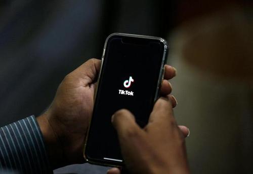 TikTok Introduces “Auto-Translate” for Captions 