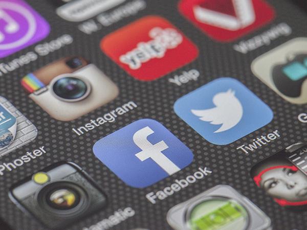 Why Consistency in Facebook Posting Frequency Matters for SEO 